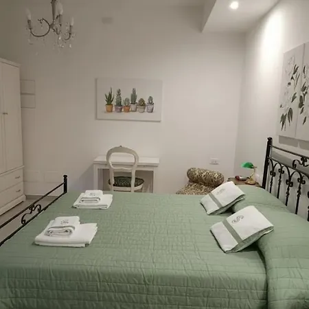 Otto Πανσιόν Torre A Mare